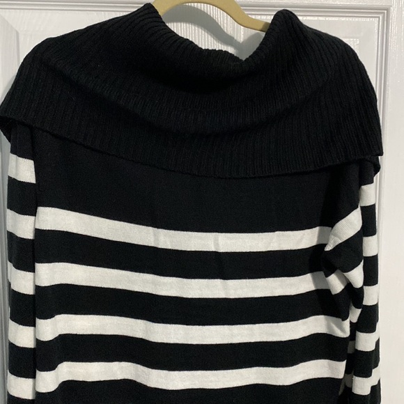 New York & Company Black and White Cowl Sweater Size XL - Picture 4 of 5